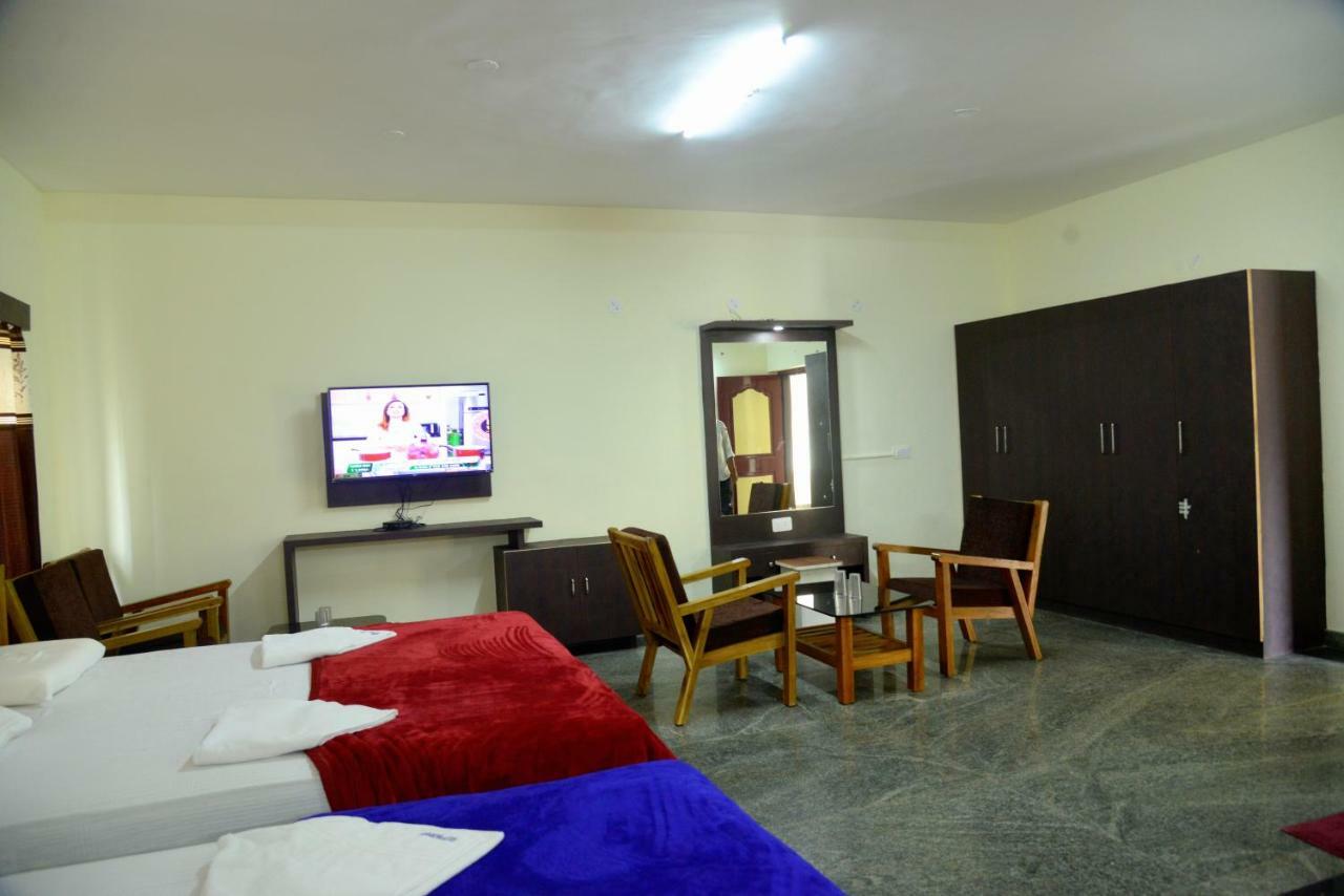 Hotel Souparnika 사가르 외부 사진