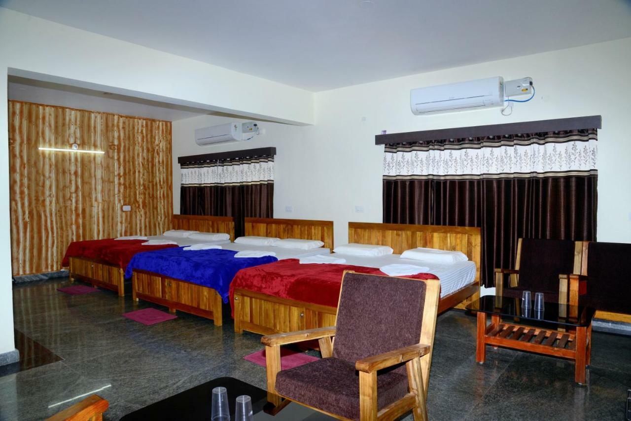 Hotel Souparnika 사가르 외부 사진