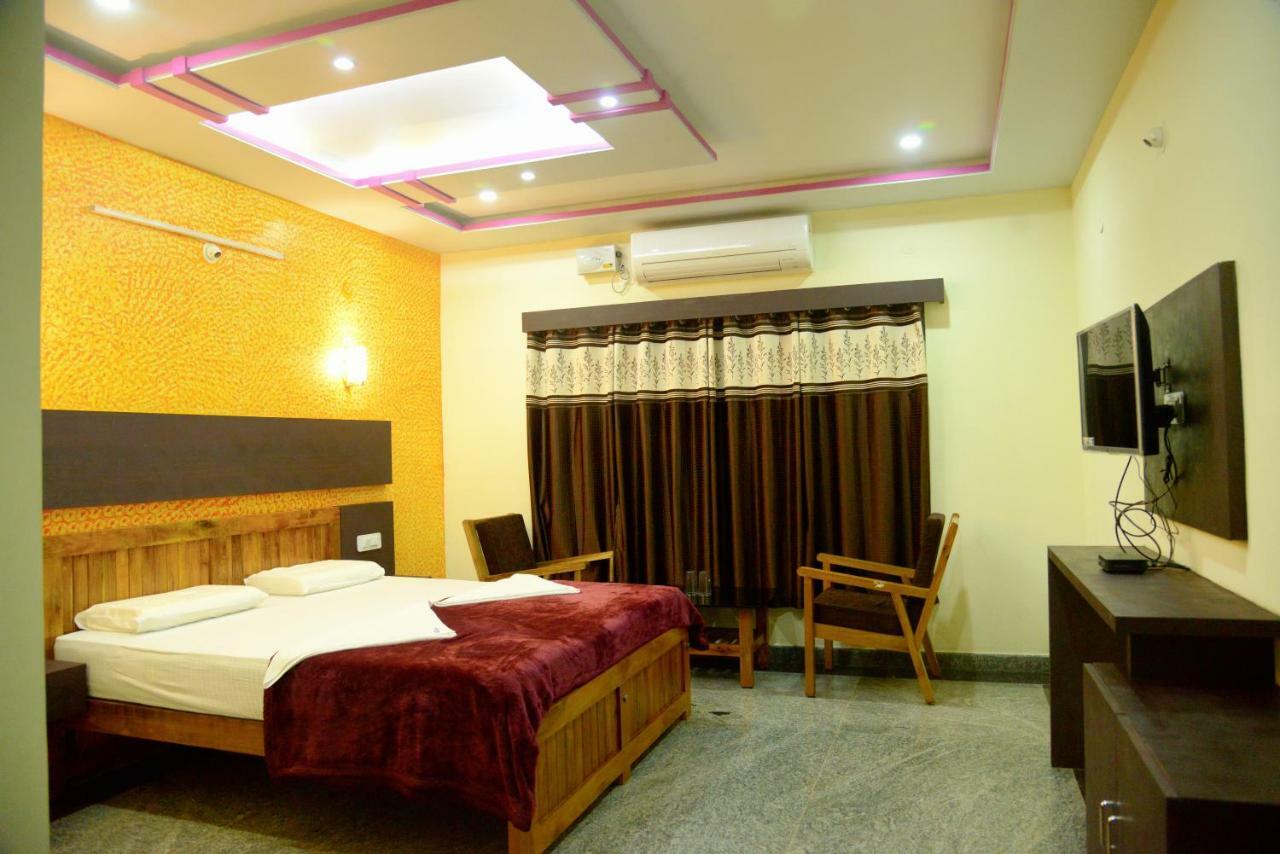 Hotel Souparnika 사가르 외부 사진