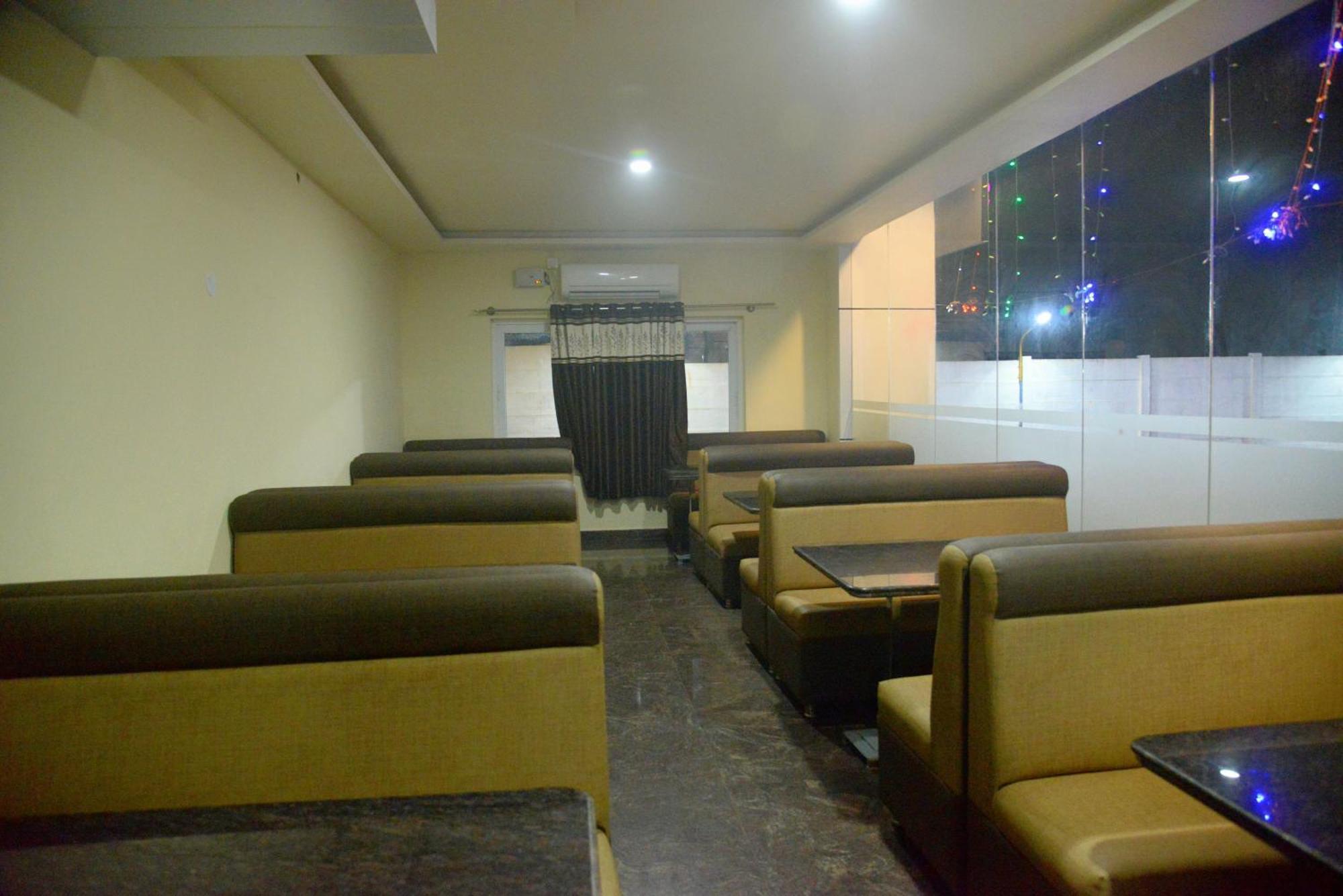 Hotel Souparnika 사가르 외부 사진